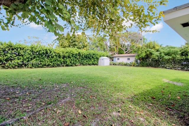 7325 Southwest 98th Court Miami, FL 33173 - Photo 31 of 35