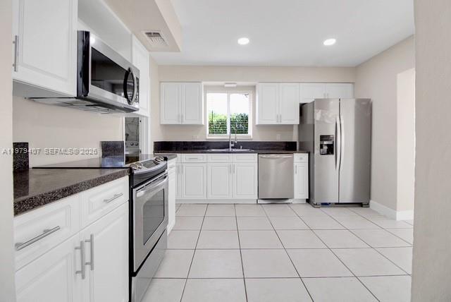7325 Southwest 98th Court Miami, FL 33173 - Photo 10 of 35