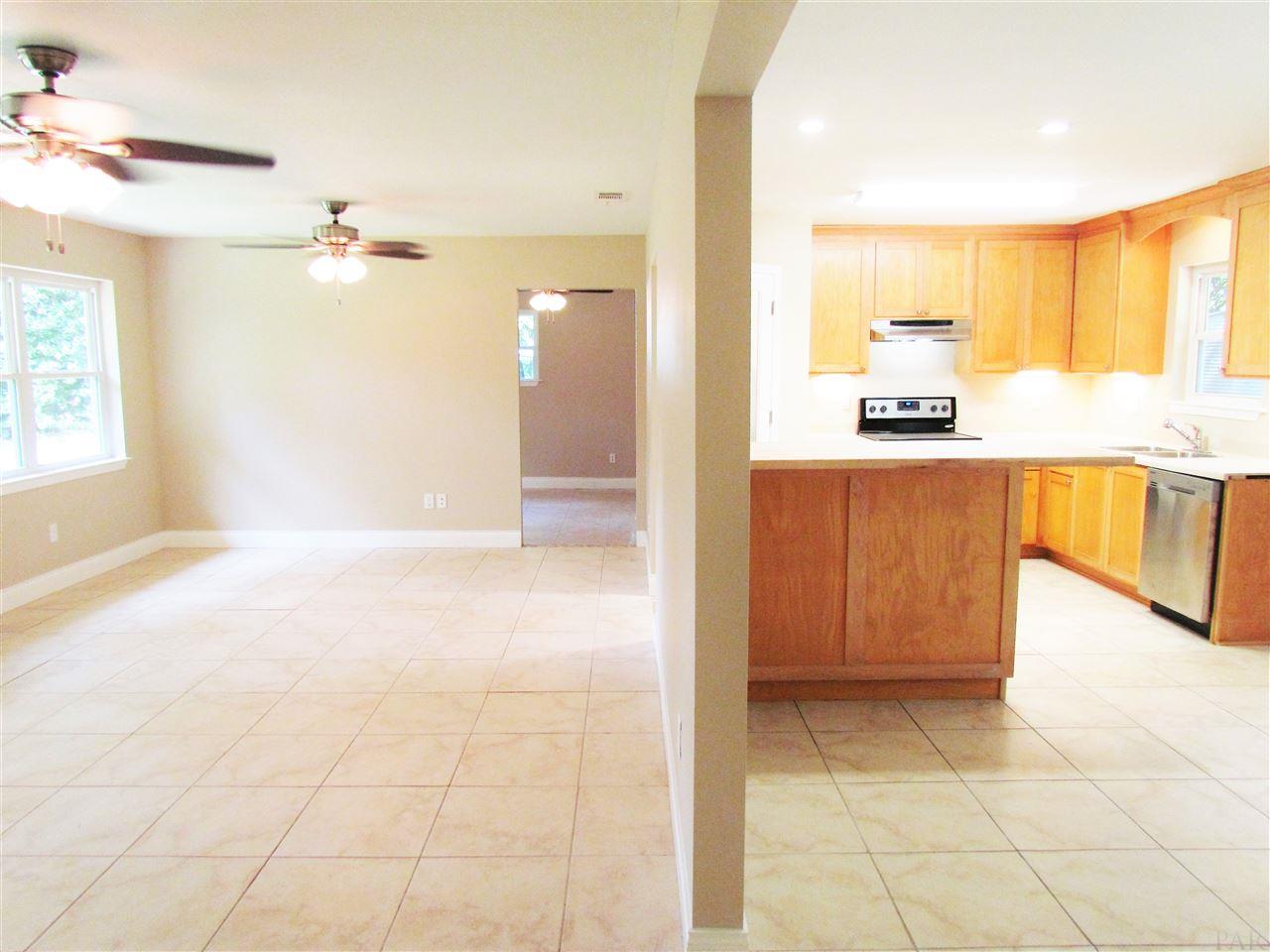 980 Green Hills Road Cantonment, FL 32533 - Photo 5 of 33 Gallery Image 5