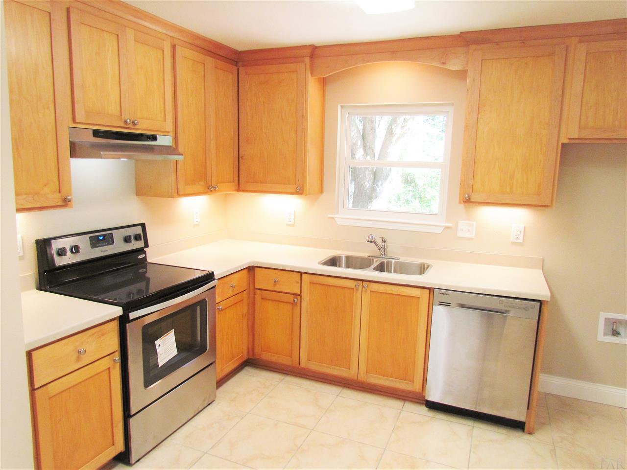 980 Green Hills Road Cantonment, FL 32533 - Photo 7 of 33 Gallery Image 7
