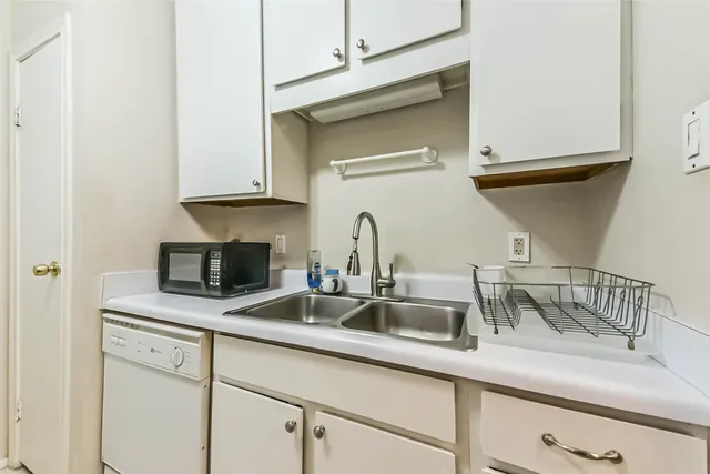 $139,999 | 7900 North Stadium Drive, Unit 16, Houston, TX 77030