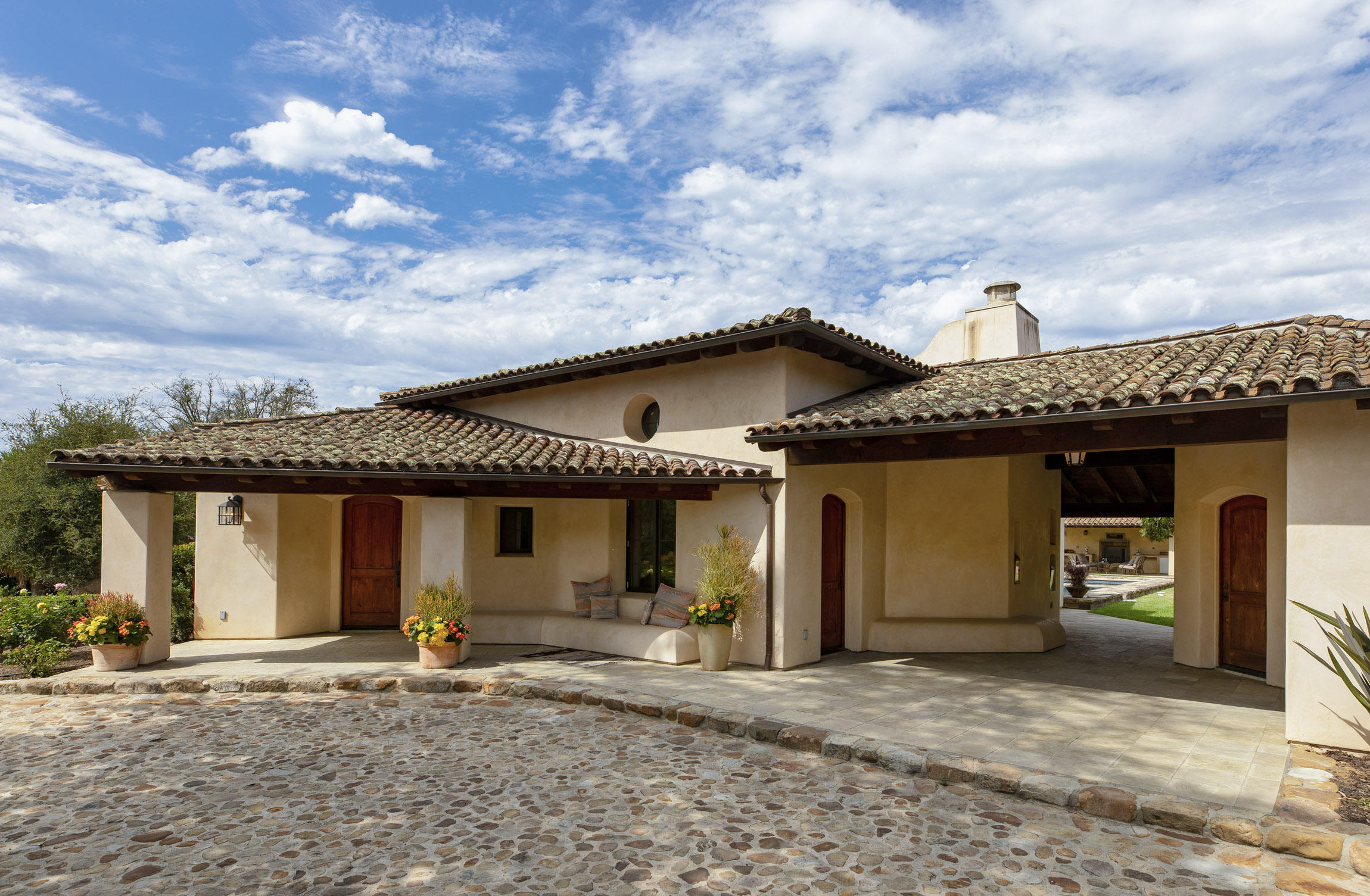 615 Hot Springs Road Montecito, CA 93108 - Photo 3 of 23 a backyard of a house