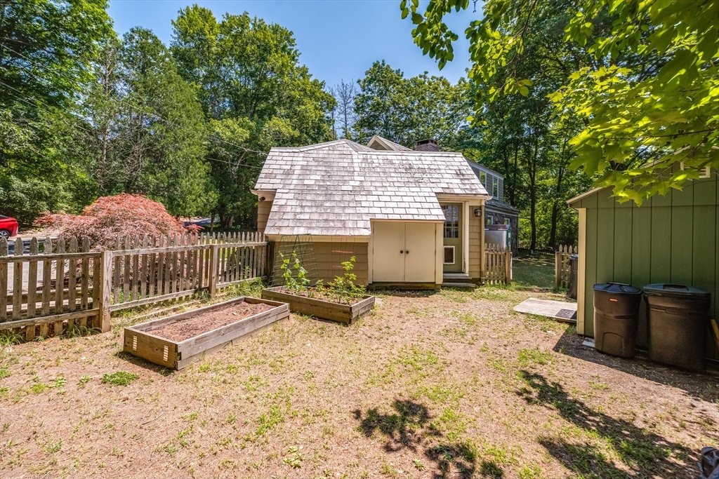 18 Plum Tree Road Amherst, MA 01002 - Photo 28 of 38