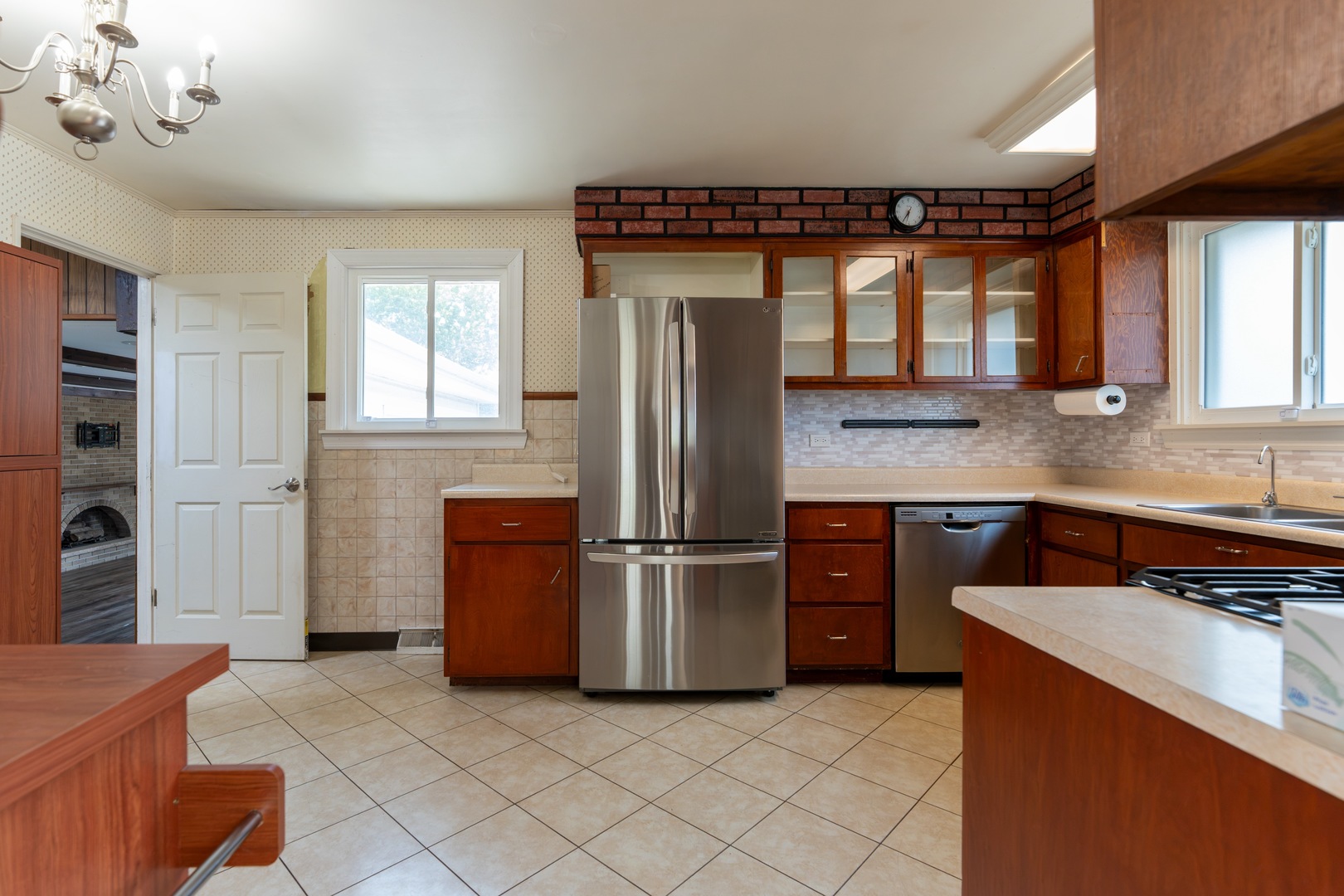 425 South Clarendon Avenue Addison, IL 60101 - Photo 6 of 31