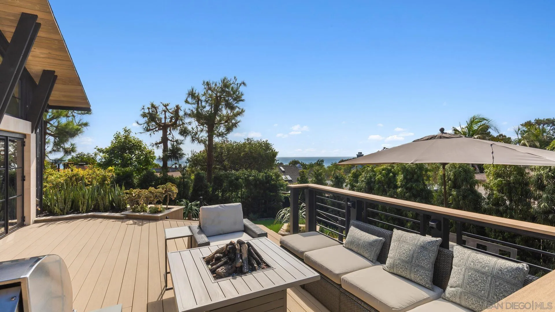 340 7th Street Del Mar, CA 92014 - Photo 11 of 30 a view of balcony with furniture