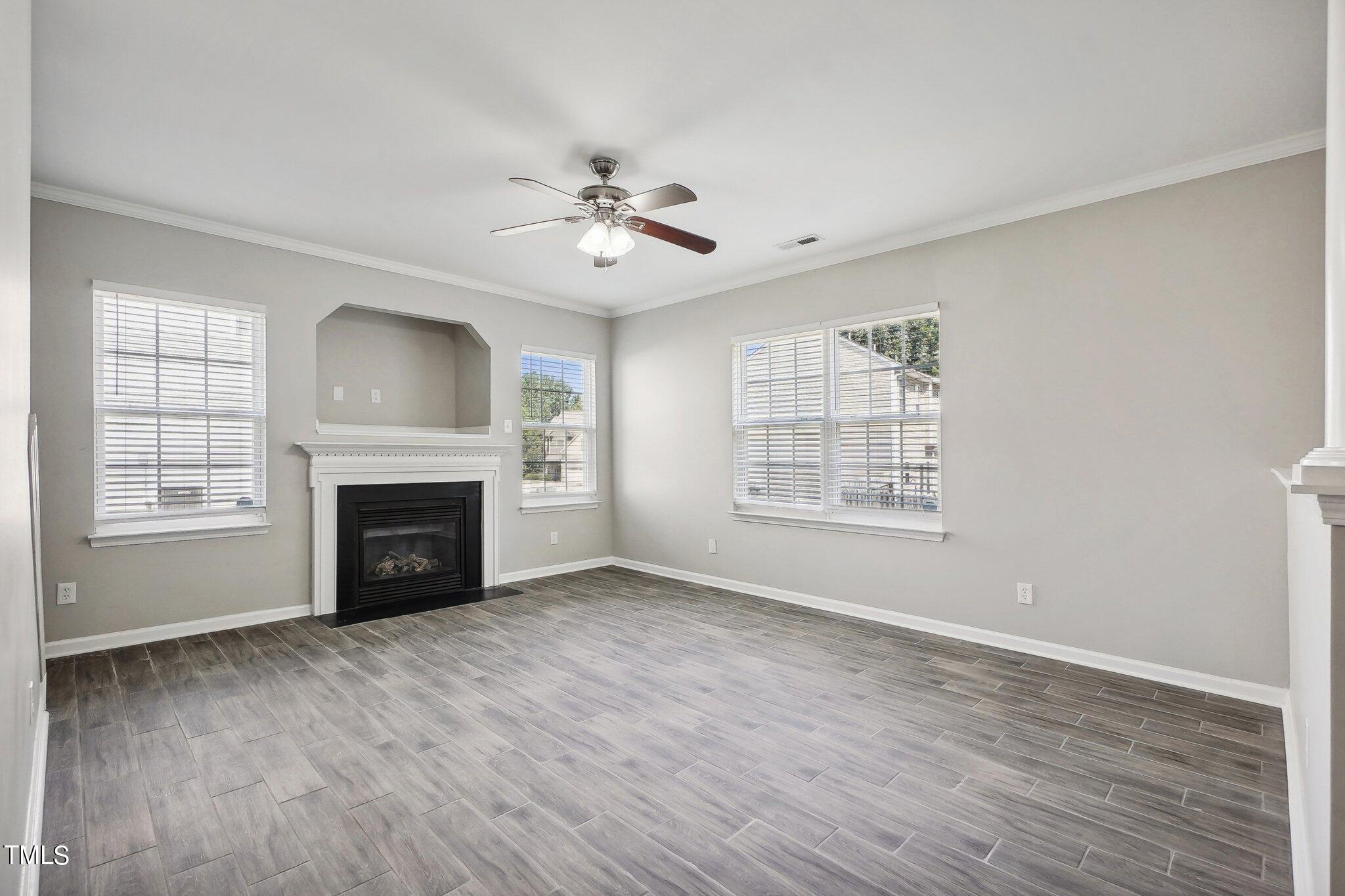 6 Living Room