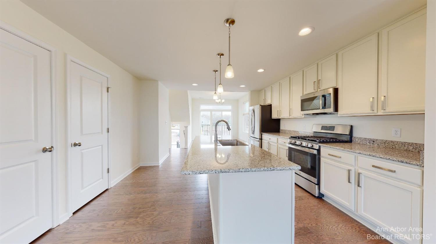2725 Bristol Rdg Drive Ann Arbor, MI 48105 - Photo 3 of 33 Photo 2