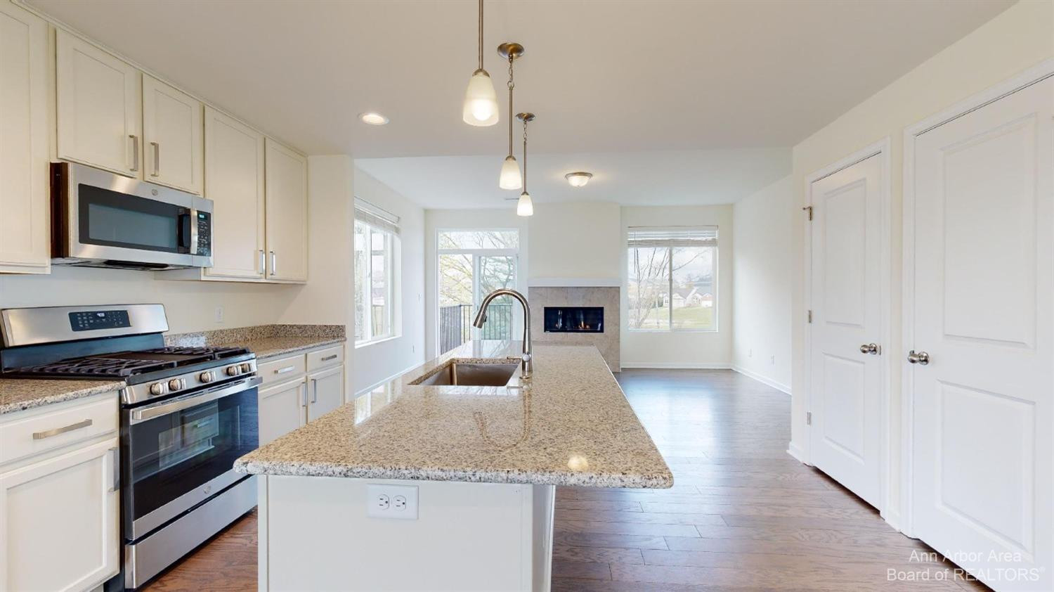 2725 Bristol Rdg Drive Ann Arbor, MI 48105 - Photo 6 of 33 Photo 5