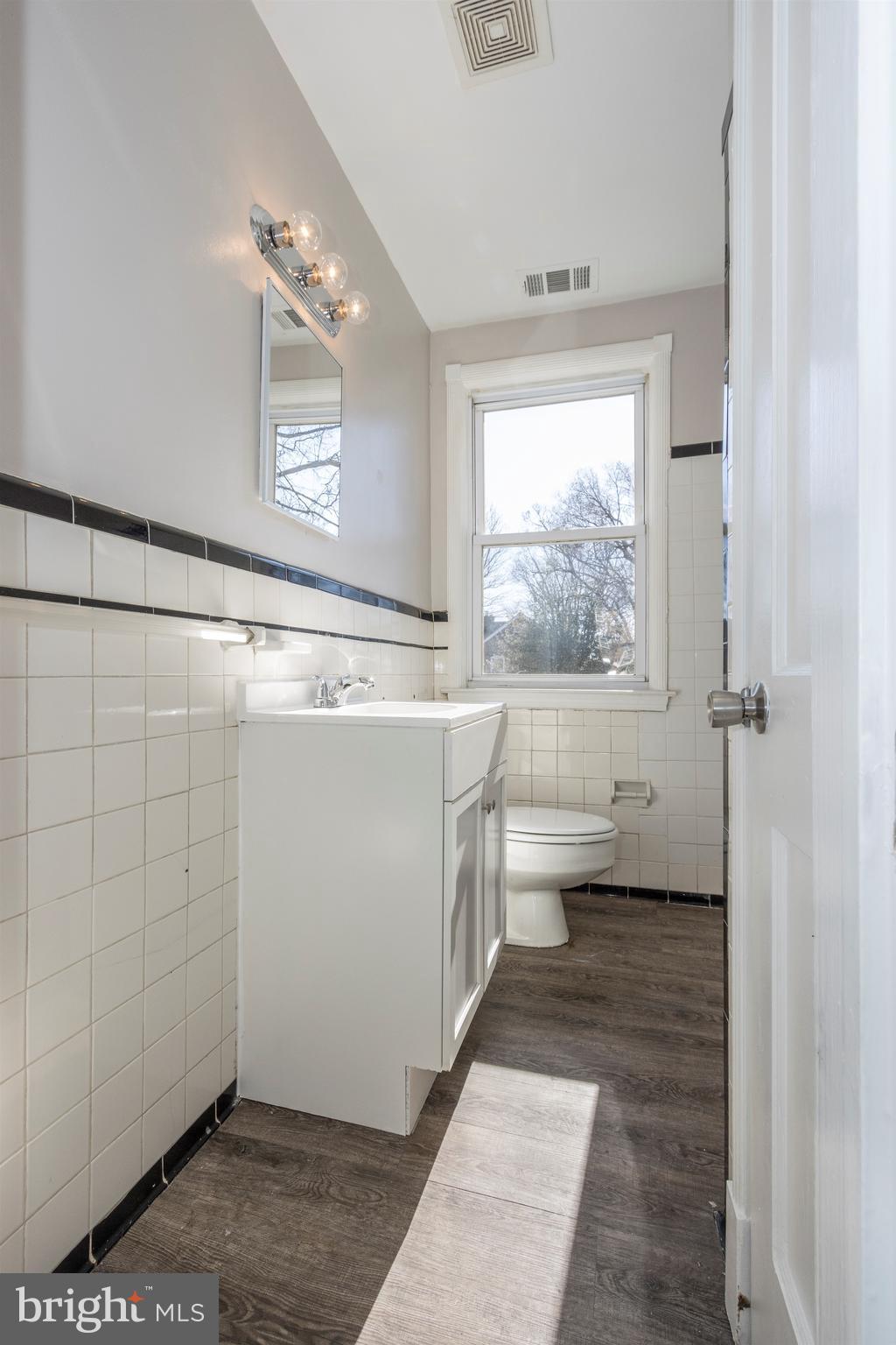 222 Westshire Road Baltimore, MD 21229 - Photo 29 of 49 BATHROOM