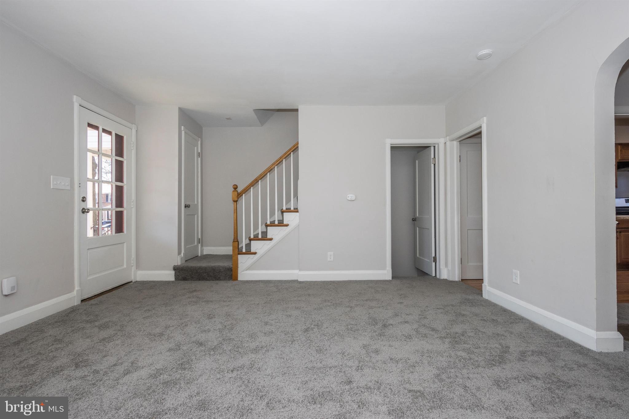 222 Westshire Road Baltimore, MD 21229 - Photo 4 of 49 LIVING ROOM