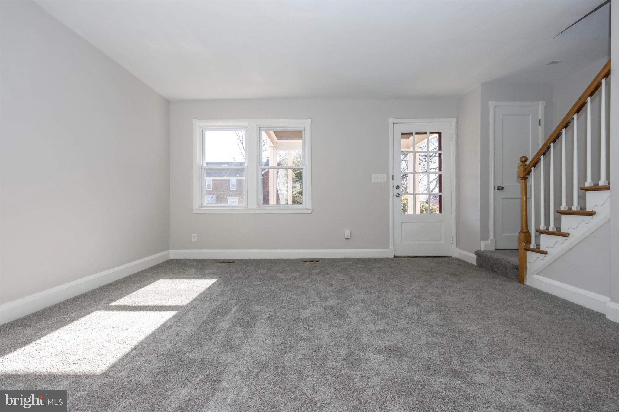 222 Westshire Road Baltimore, MD 21229 - Photo 6 of 49 LIVING ROOM