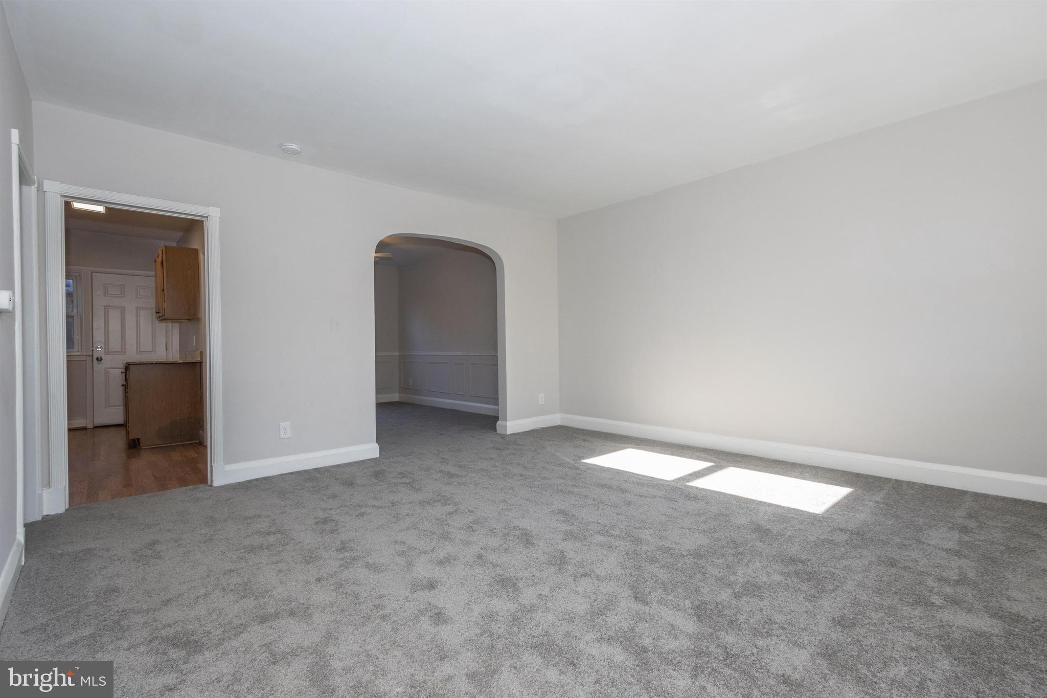 222 Westshire Road Baltimore, MD 21229 - Photo 8 of 49 LIVING ROOM
