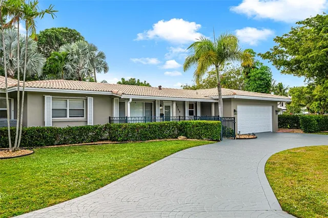 a view of a house with a yard and plants