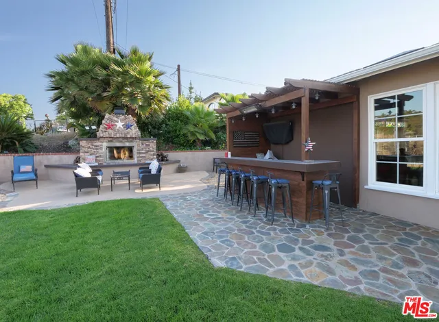 a chairs and table in a yard