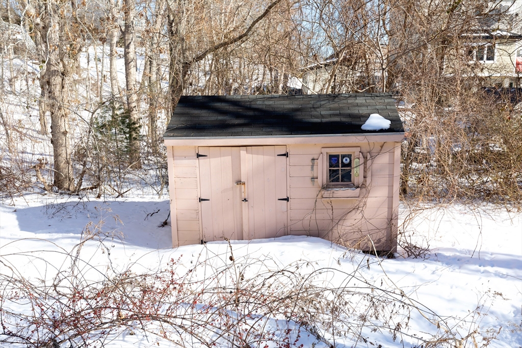 40 Menotomy Road Plymouth, MA 02360 - Photo 3 of 28