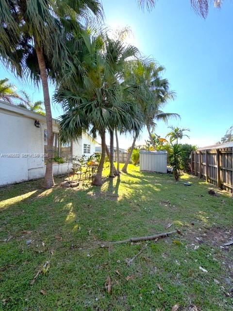 13041 Southwest 260th Terrace Homestead, FL 33032 - Photo 20 of 46 a view of yard
