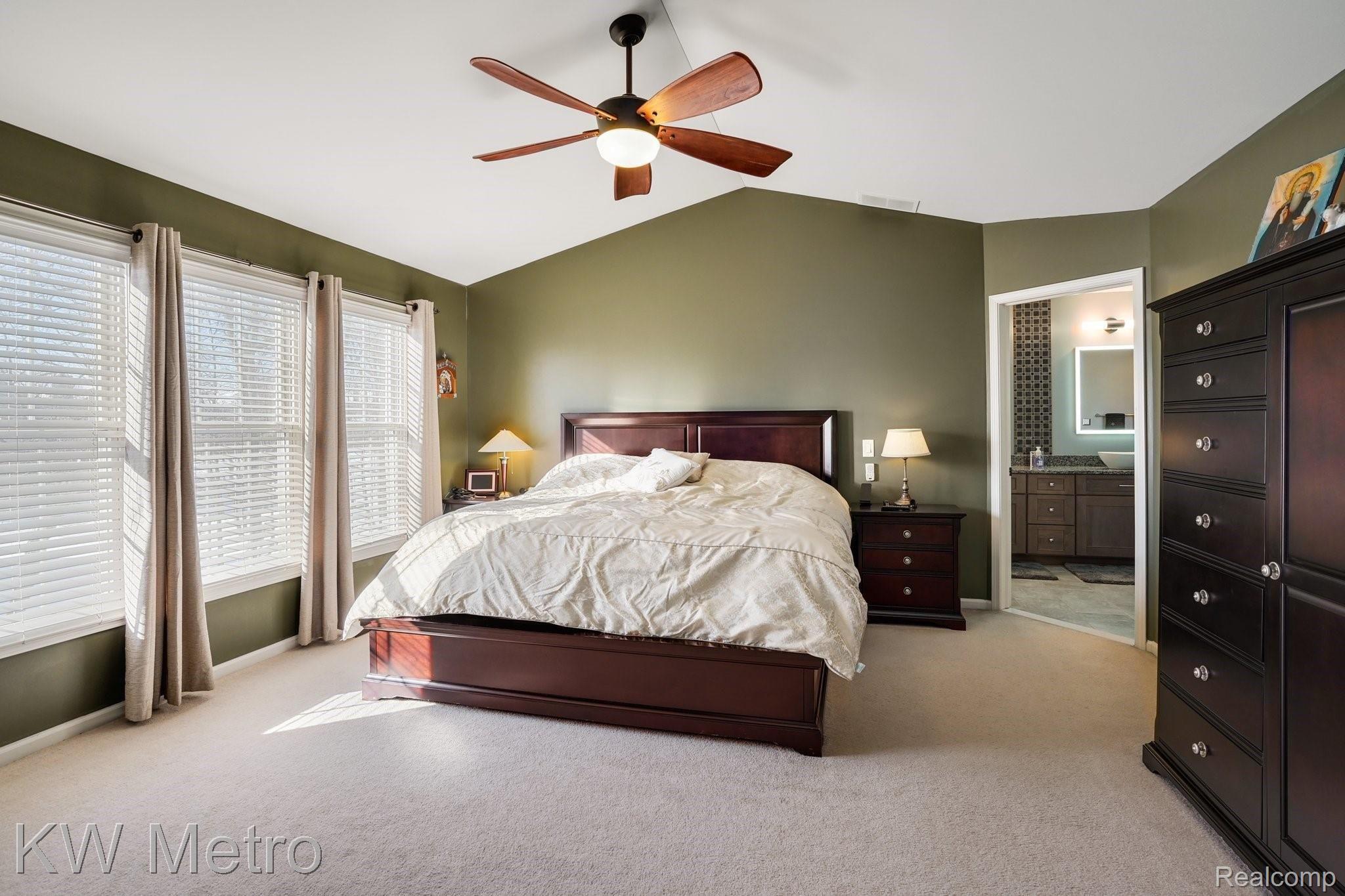 688 Windsong Drive Rochester, MI 48307 - Photo 18 of 35 Master bedroom.jpg