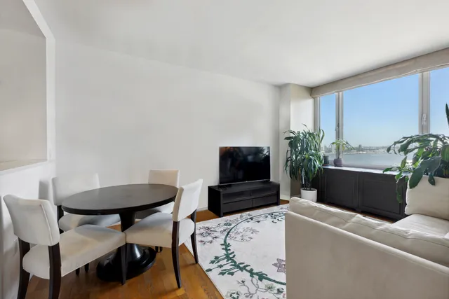 $6,000 | 635 West 42nd Street, Unit 28D | Hell's Kitchen