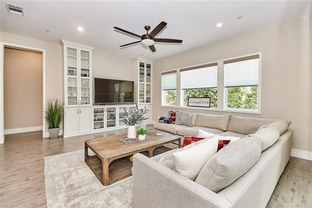 115 Crossover Irvine, CA 92618 - Photo 10 of 64