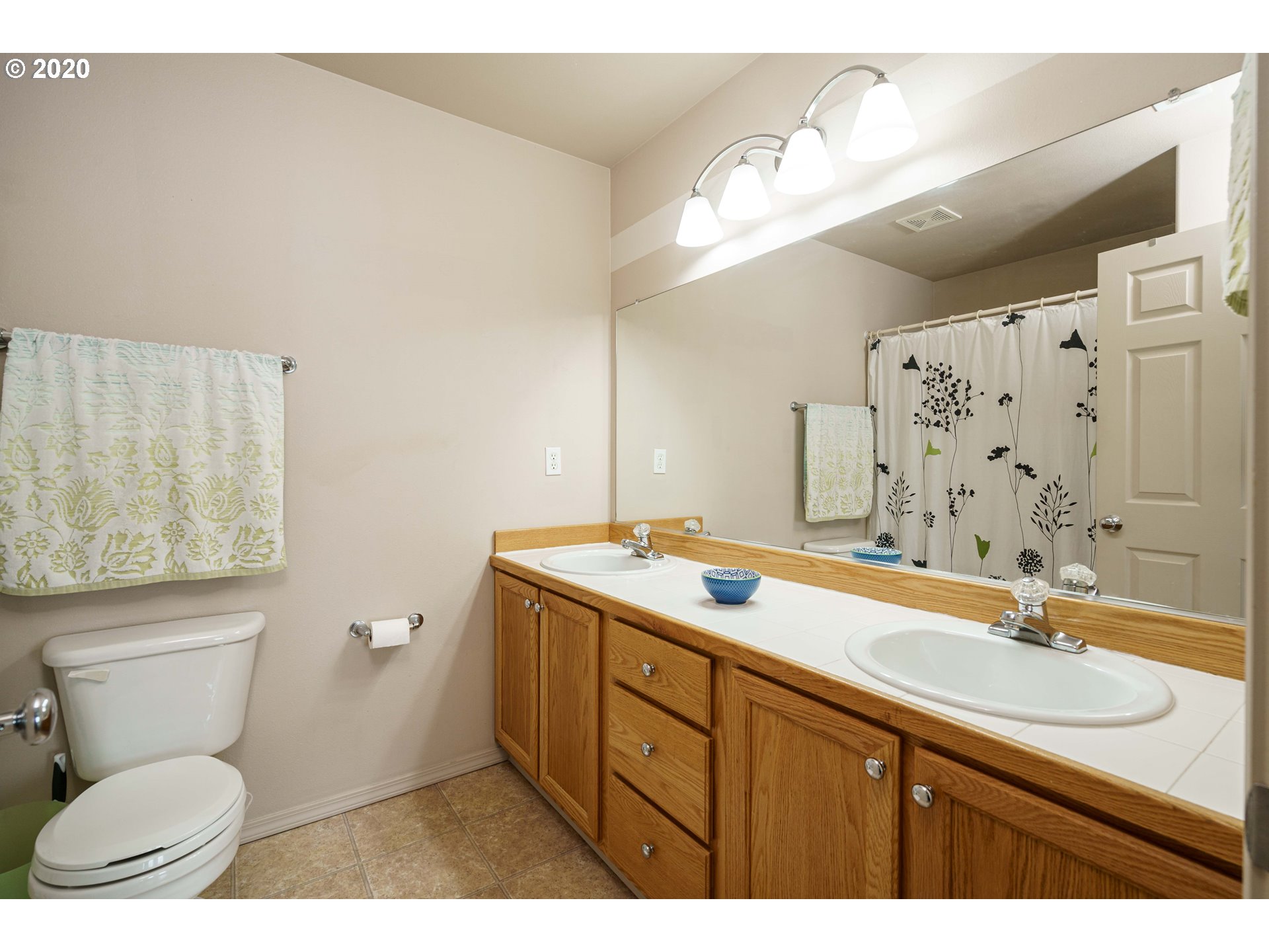 5843 Southeast 16th Loop Gresham, OR 97080 - Photo 19 of 30 a bathroom with a toilet sink and mirror