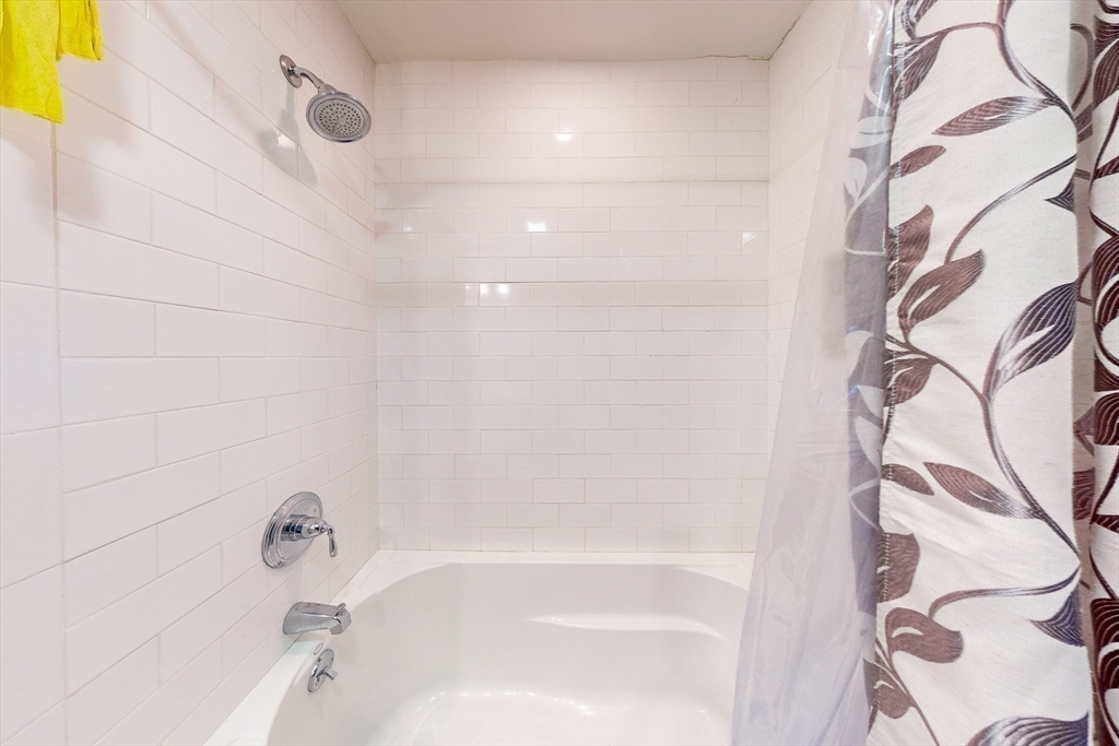 31 Sunset Ridge Lane, Unit 31 Bolton, MA 01740 - Photo 19 of 25 a bathroom with a bathtub and shower