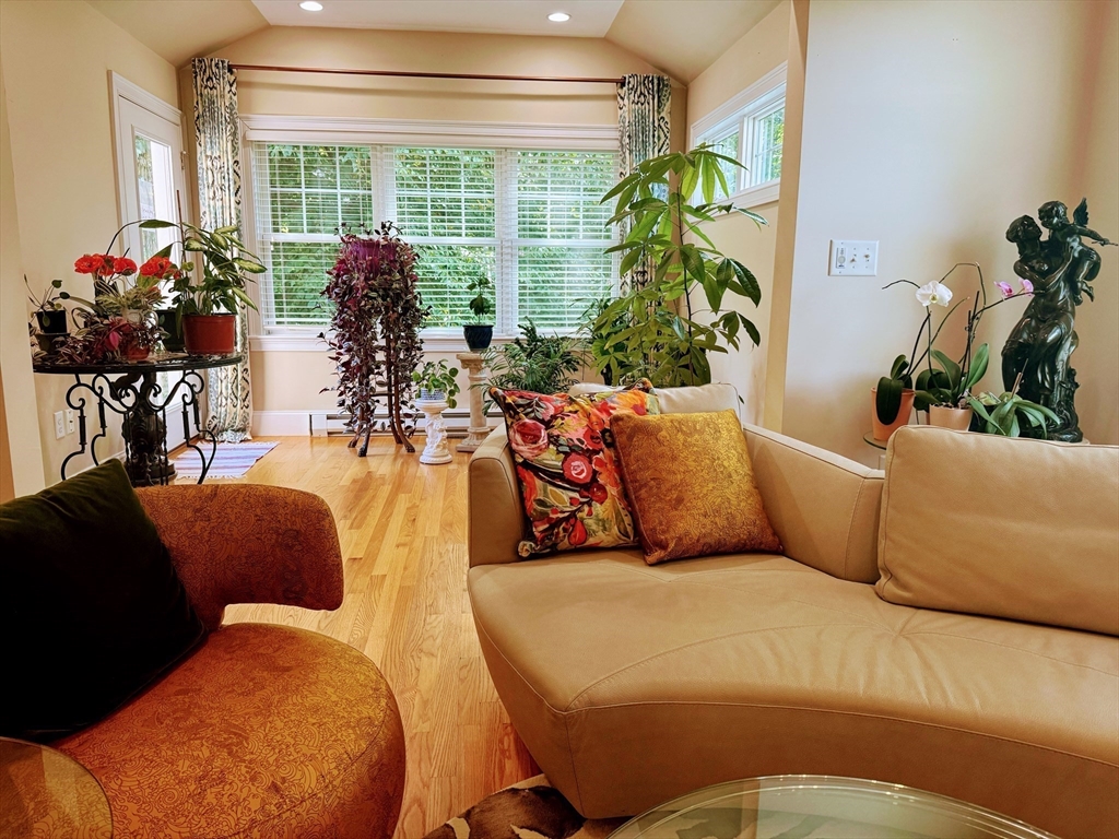 31 Sunset Ridge Lane, Unit 31 Bolton, MA 01740 - Photo 6 of 25 a living room with furniture and a potted plant