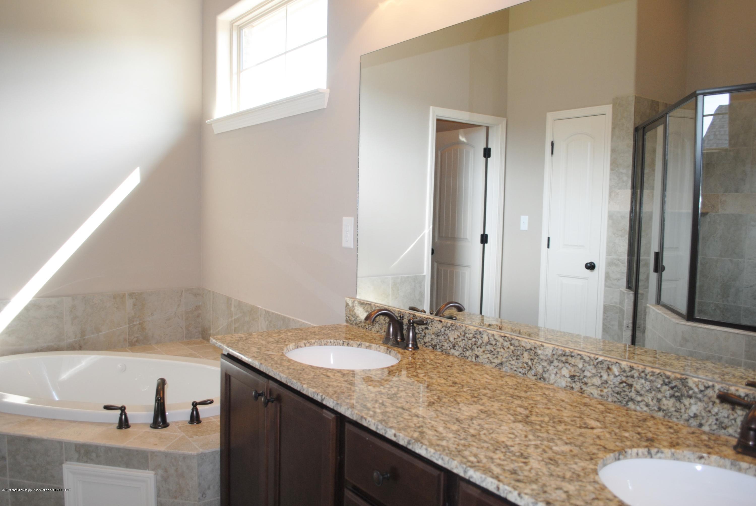 4337 Ridgemont Road Olive Branch, MS 38654 - Photo 9 of 14 Double Sinks