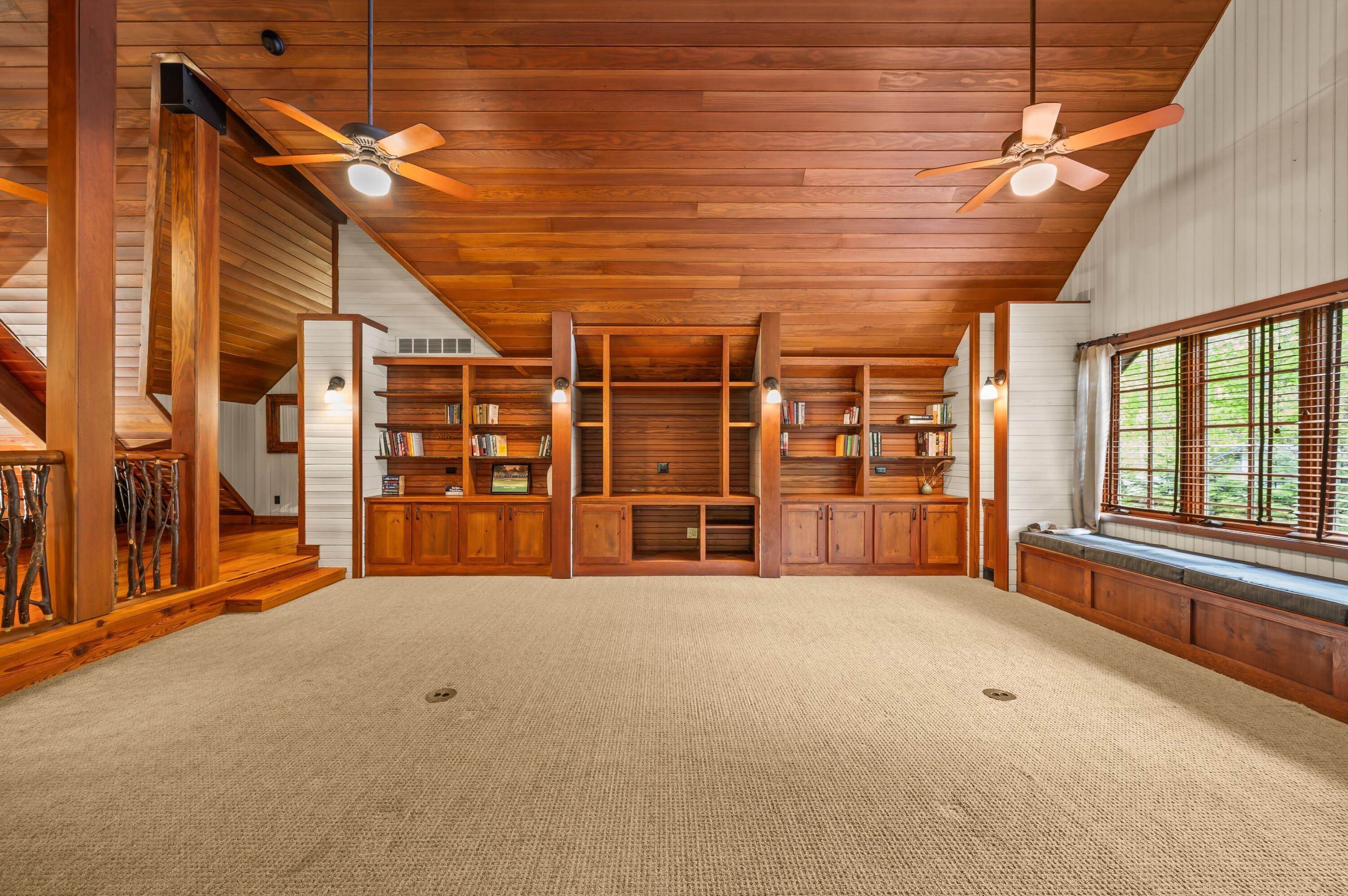 14657 Lakeshore Road Lakeside, MI 49116 - Photo 38 of 71 Family Room