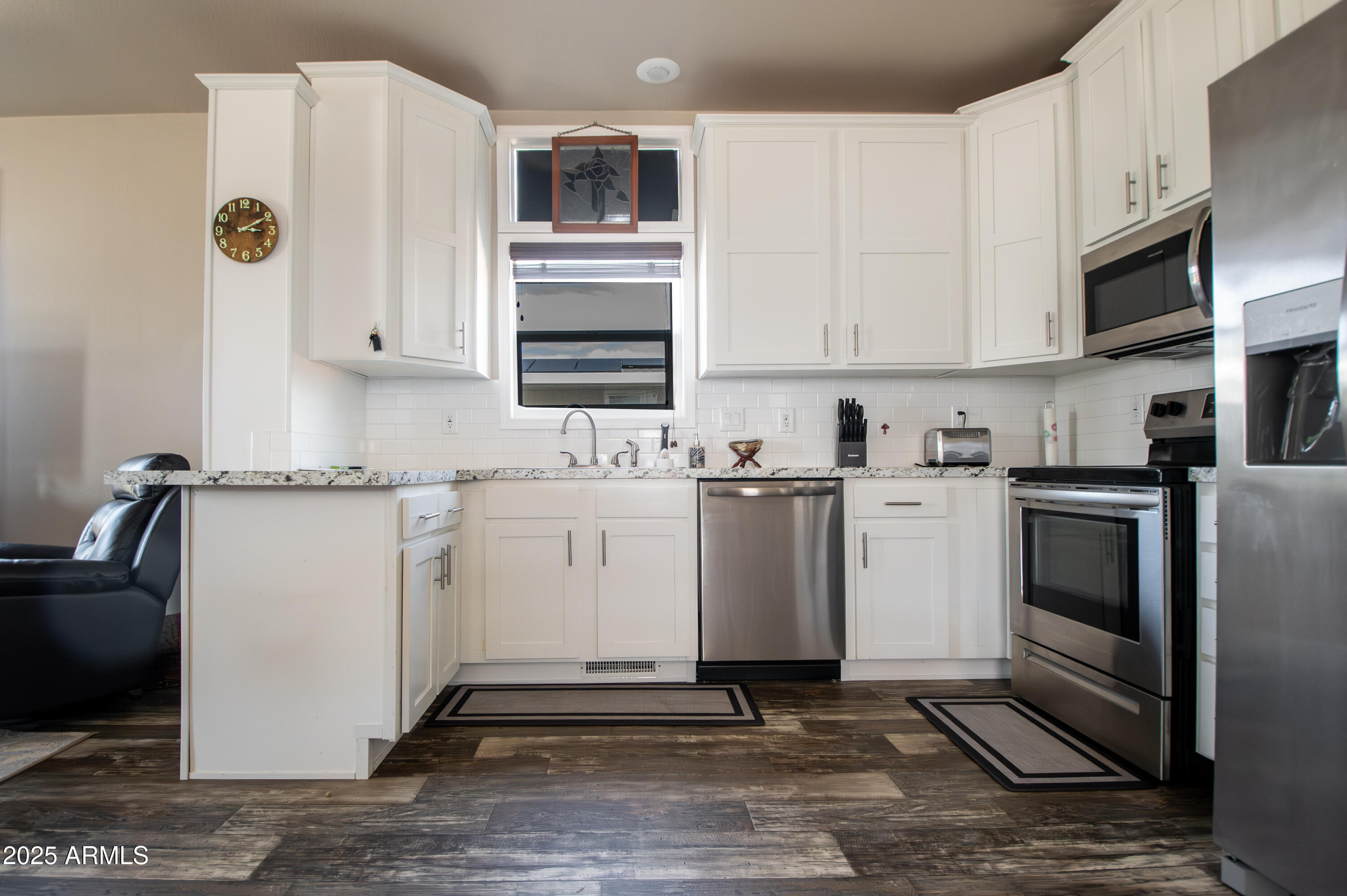 1007 Thorton Road Camp Verde, AZ 86322 - Photo 10 of 32 a view of kitchen with sink and refrigerator