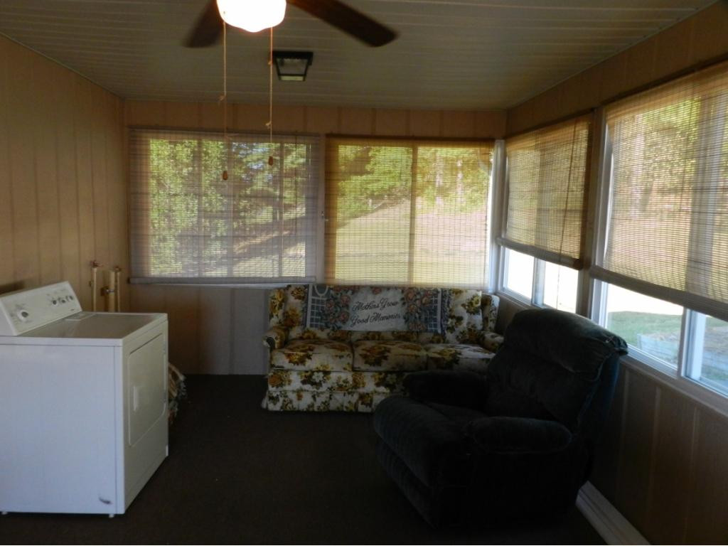 337 Wheelock Road Jonesborough, TN 37659 - Photo 17 of 20 Large Sunroom