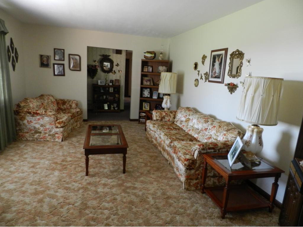 337 Wheelock Road Jonesborough, TN 37659 - Photo 2 of 20 Living Room