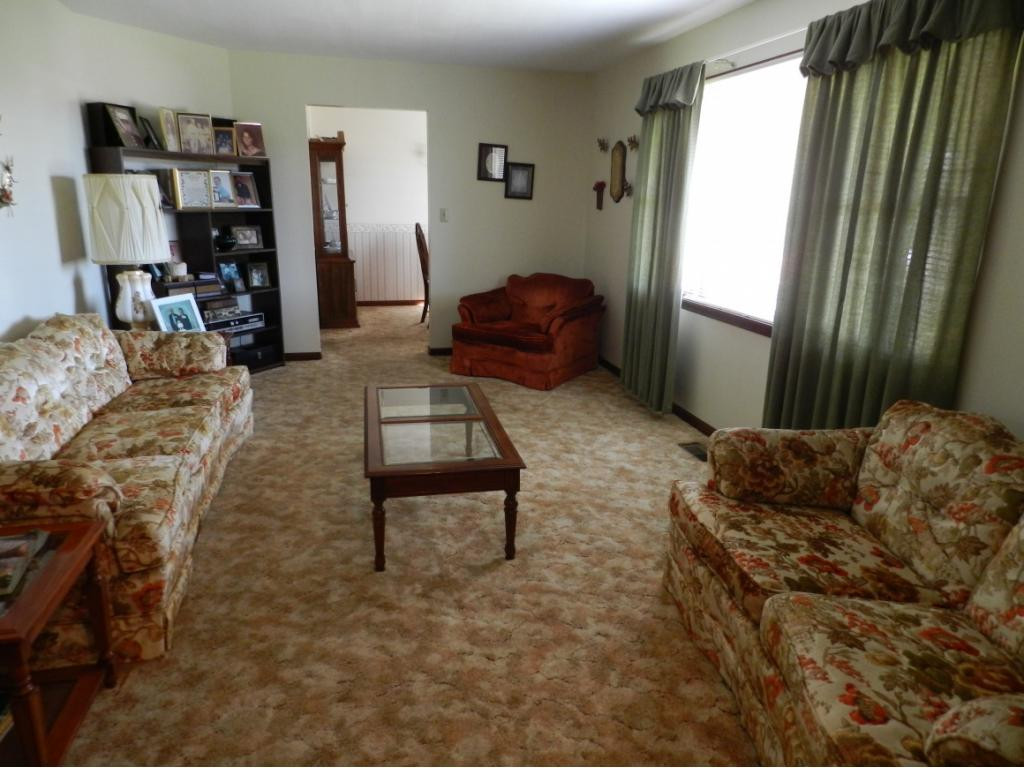 337 Wheelock Road Jonesborough, TN 37659 - Photo 3 of 20 Living Room