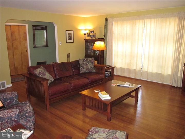 478 Plymouth Road Cheltenham, PA 19038 - Photo 3 of 24 Gallery Image 3