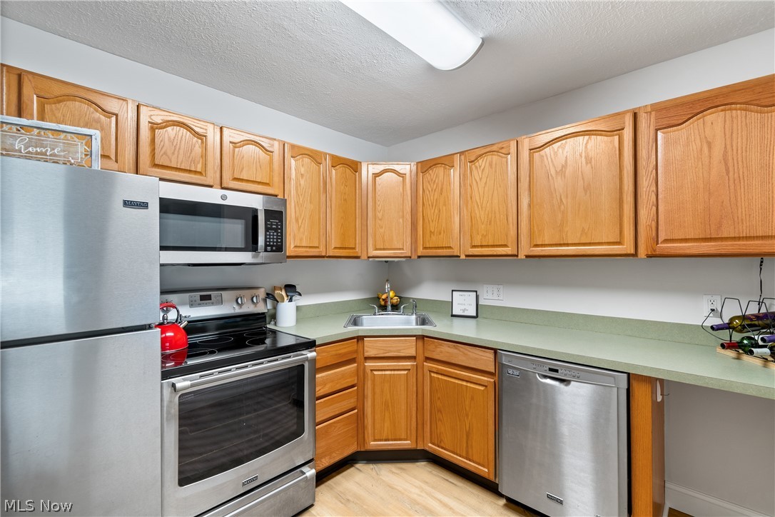 1273 Meadow Run Akron, OH 44321 - Photo 9 of 28 Kitchen w/ stainless steel appliances
