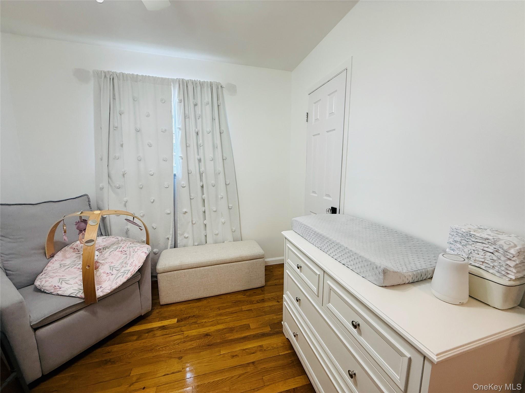 1663 Waring Avenue Bronx, NY 10469 - Photo 15 of 34 a bathroom with a tub sink and mirror