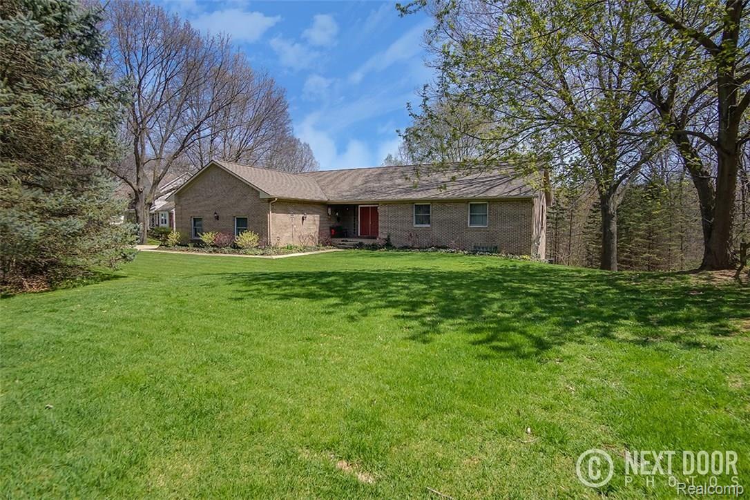 2402 Sunny Ridge Drive Pinckney, MI 48169 - Photo 2 of 23 DSC09135_Blended.jpg