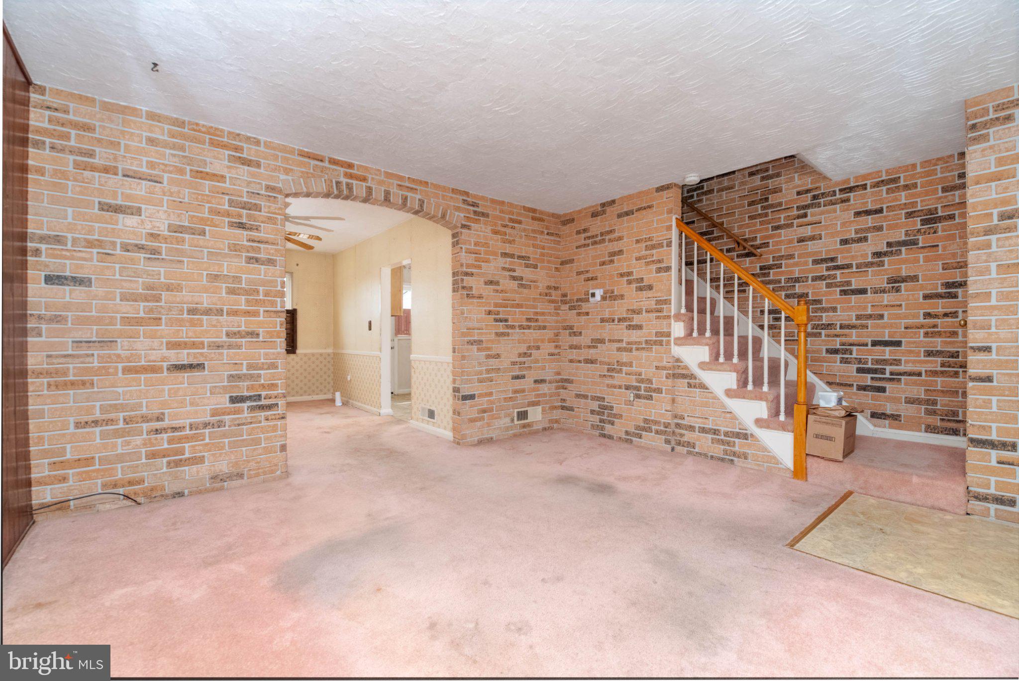 2001 Ormand Road Baltimore, MD 21222 - Photo 5 of 37 Living Room