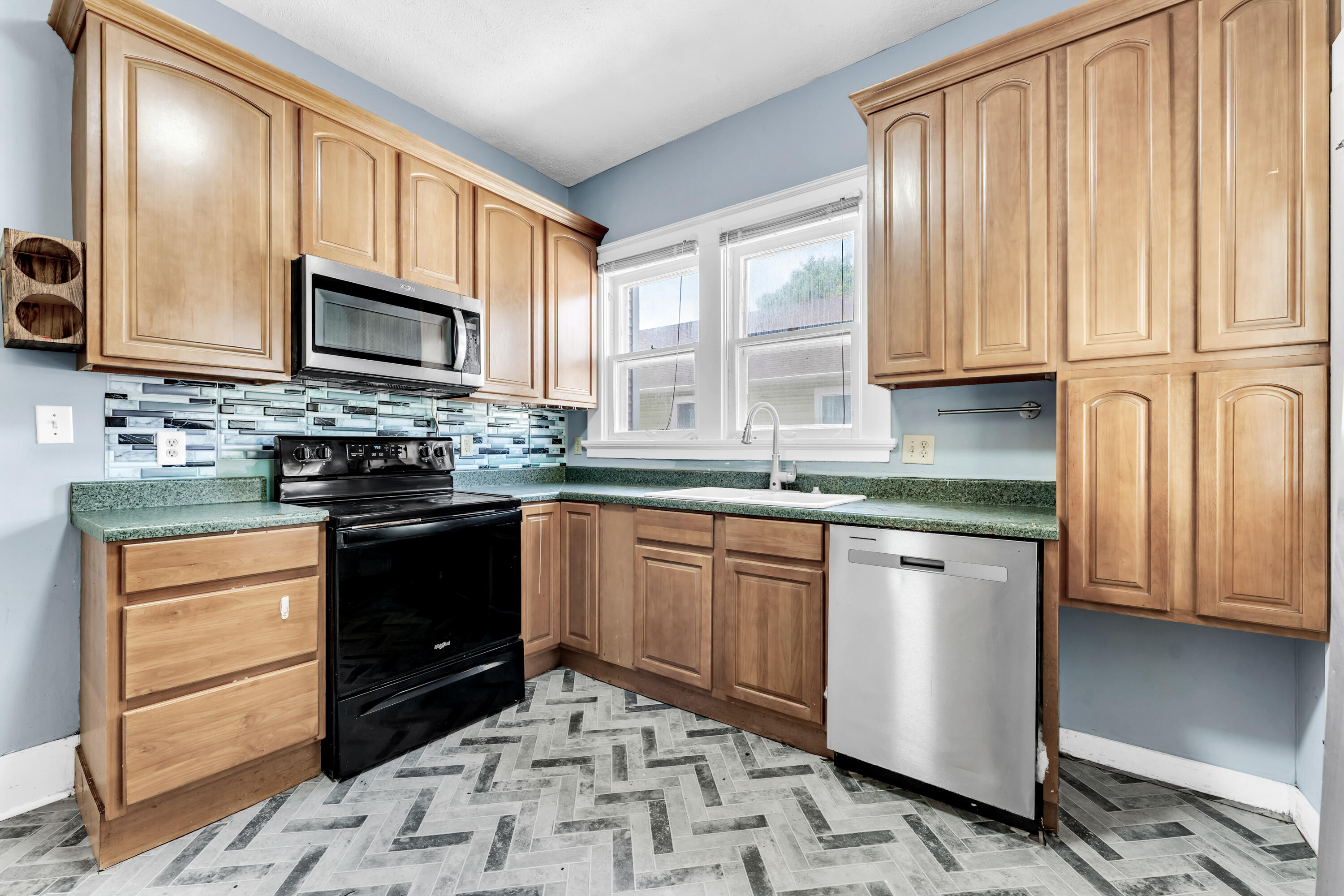 817 West Walnut Street Springfield, MO 65806 - Photo 5 of 23 817WalnutInt-69-24 (1)