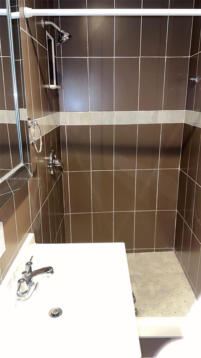 2140 North 62nd Avenue Hollywood, FL 33024 - Photo 7 of 8