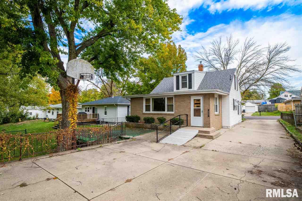 203 Reservoir Road Pekin, IL 61554 - Photo 2 of 26 Gallery Image 2