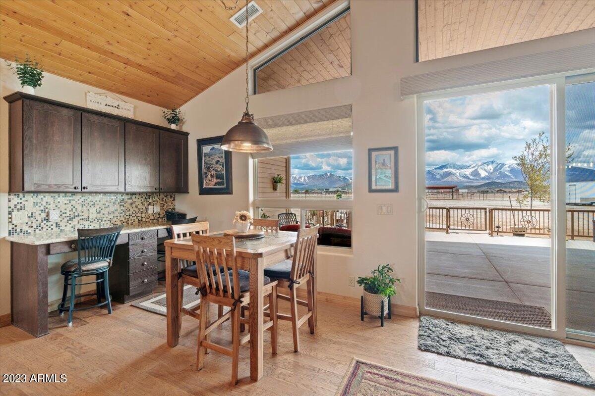 9732 Colfax Road Flagstaff, AZ 86004 - Photo 12 of 31 12-Casual Dining