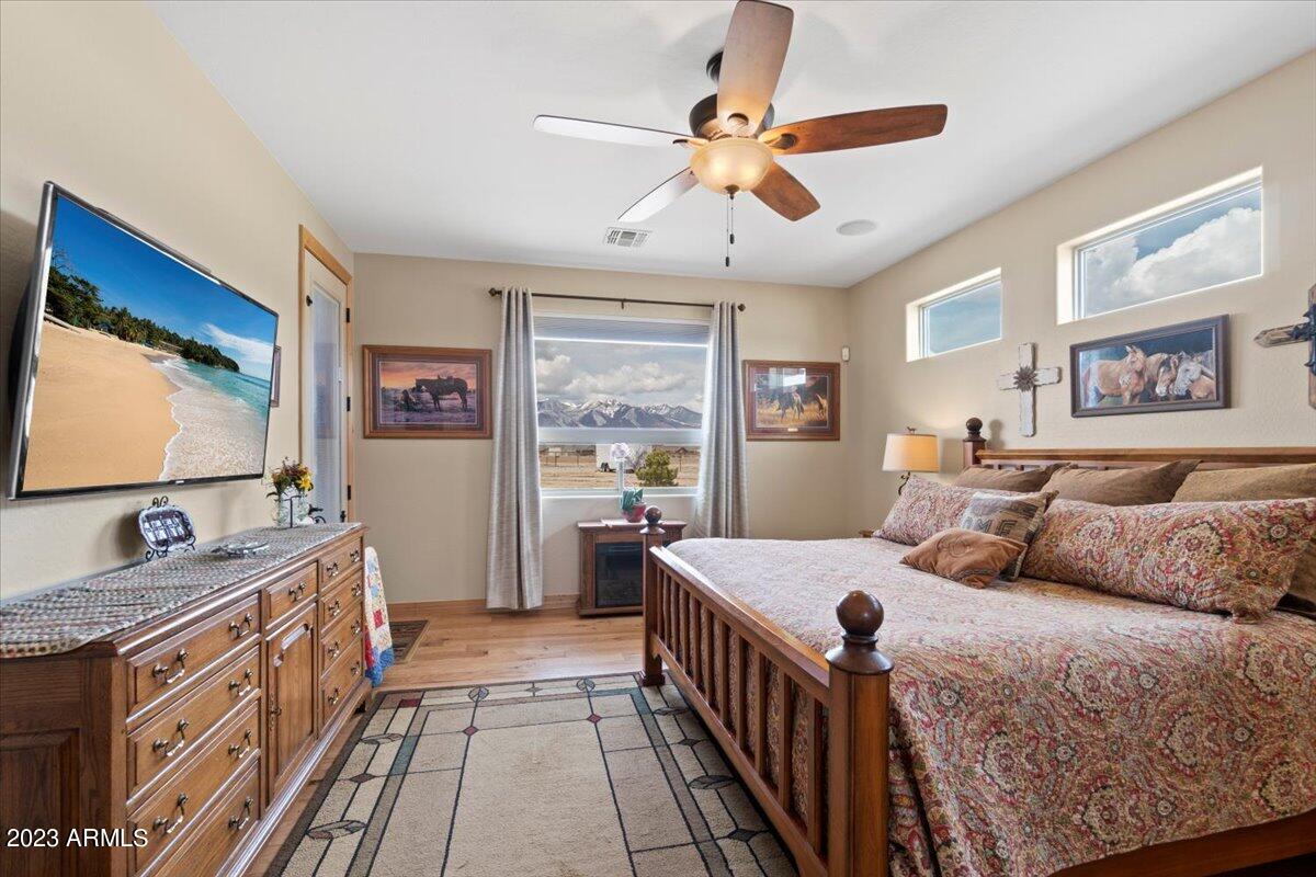 9732 Colfax Road Flagstaff, AZ 86004 - Photo 13 of 31 13-Primary Bedroom