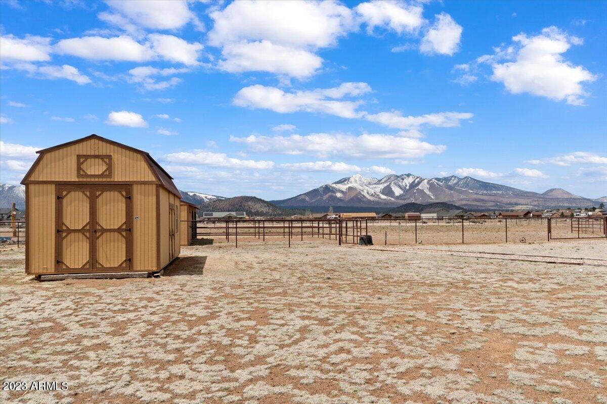 9732 Colfax Road Flagstaff, AZ 86004 - Photo 26 of 31 26-Barn & Views