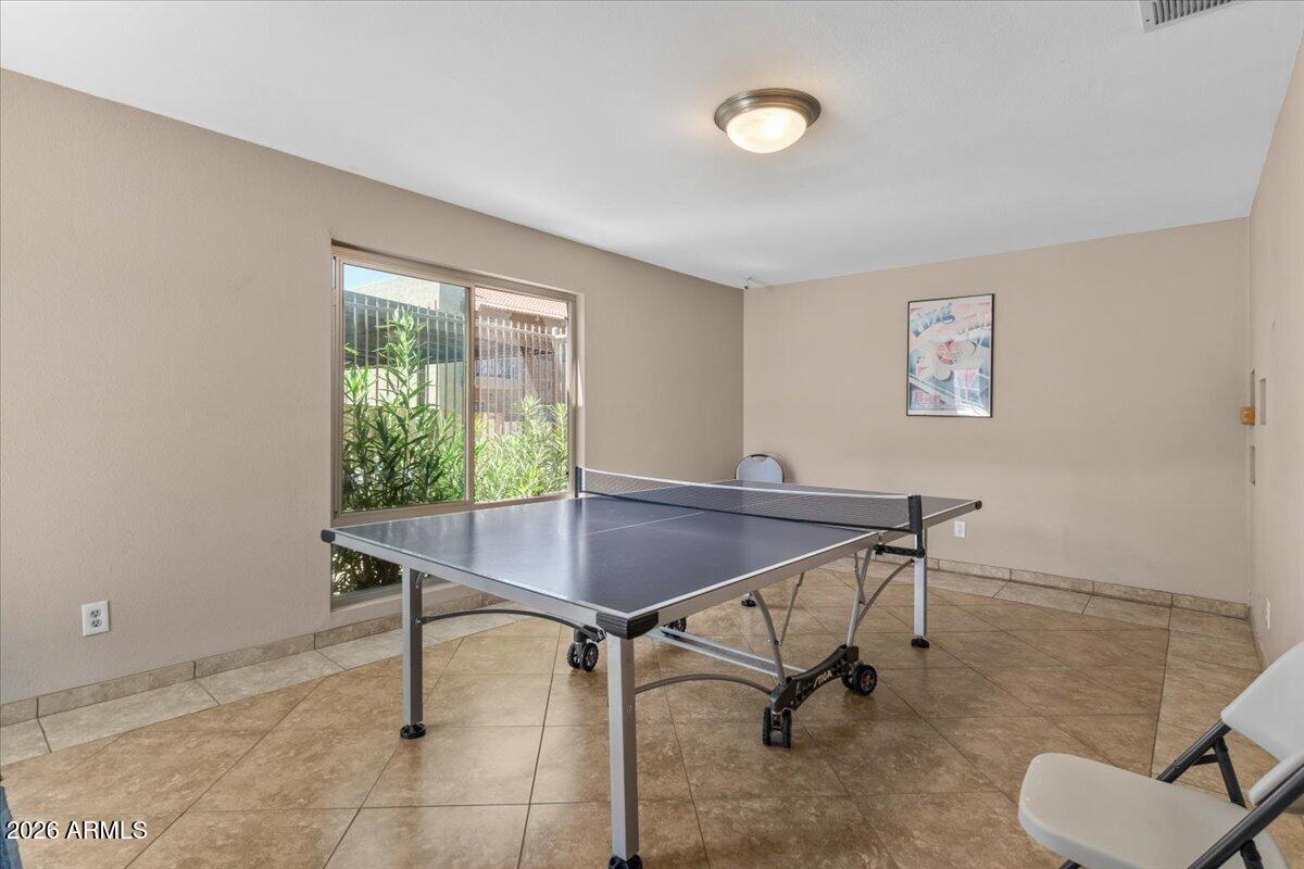 5525 East Thomas Road, Unit O12 Phoenix, AZ 85018 - Photo 24 of 27 a room with table chairs and windows