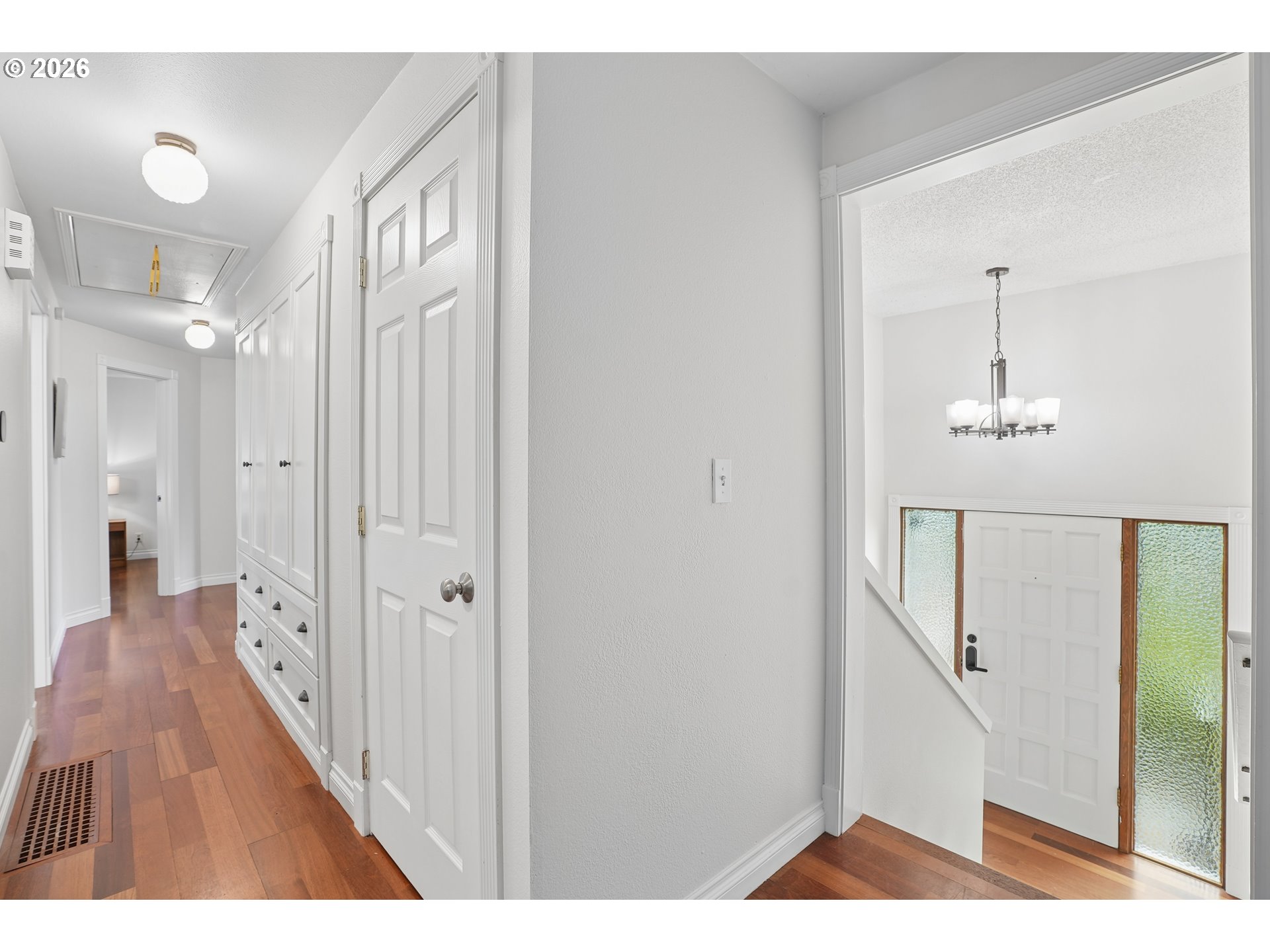 992 South South End Road Oregon City, OR 97045 - Photo 13 of 38 a view of a hallway with wooden floor