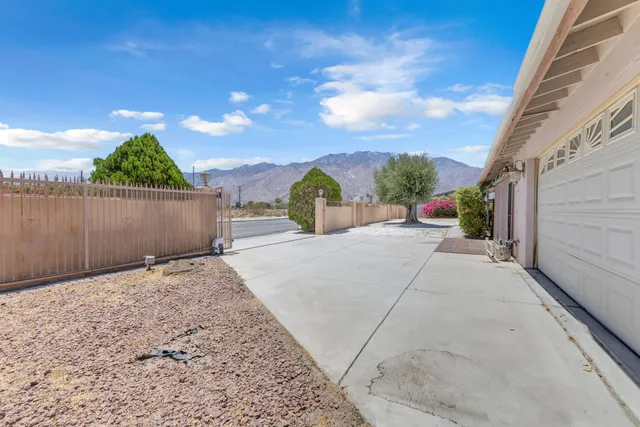 $699,000 | 1880 Sharon Road, Palm Springs, CA 92262