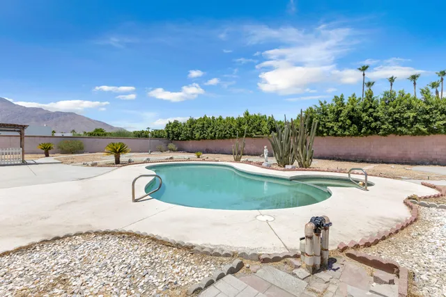 $699,000 | 1880 Sharon Road, Palm Springs, CA 92262