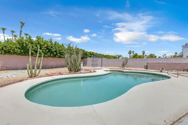 $699,000 | 1880 Sharon Road, Palm Springs, CA 92262
