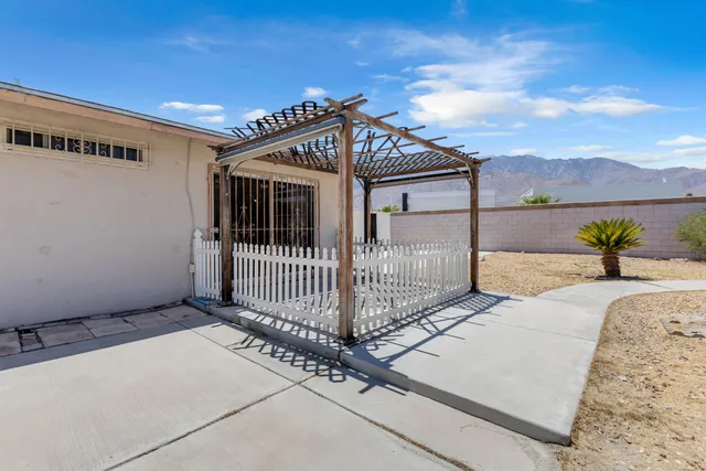 $699,000 | 1880 Sharon Road, Palm Springs, CA 92262