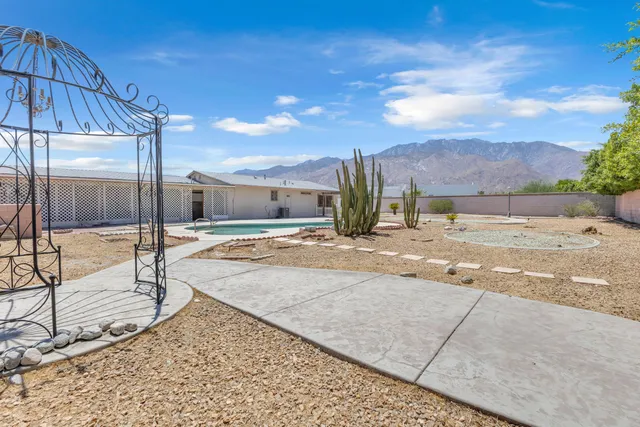$699,000 | 1880 Sharon Road, Palm Springs, CA 92262